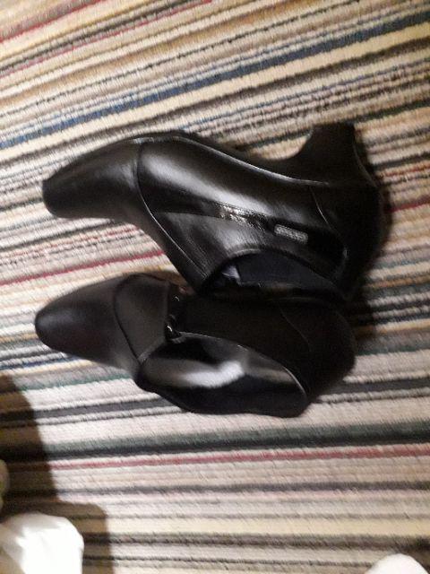 Sepatu Formal / Pantofel / Kerja Wanita Kulit Hitam Catenzo Us 025 Ori