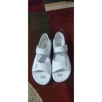 Sandal Haji Dan Umroh Wanita