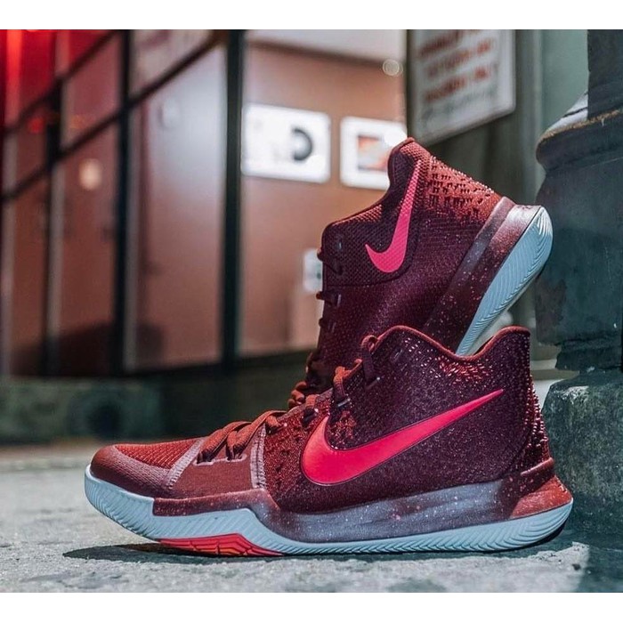 maroon kyries