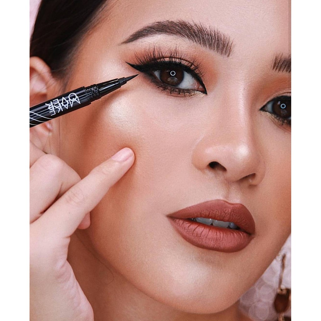 Makeover Hyperblack Super Stay liner