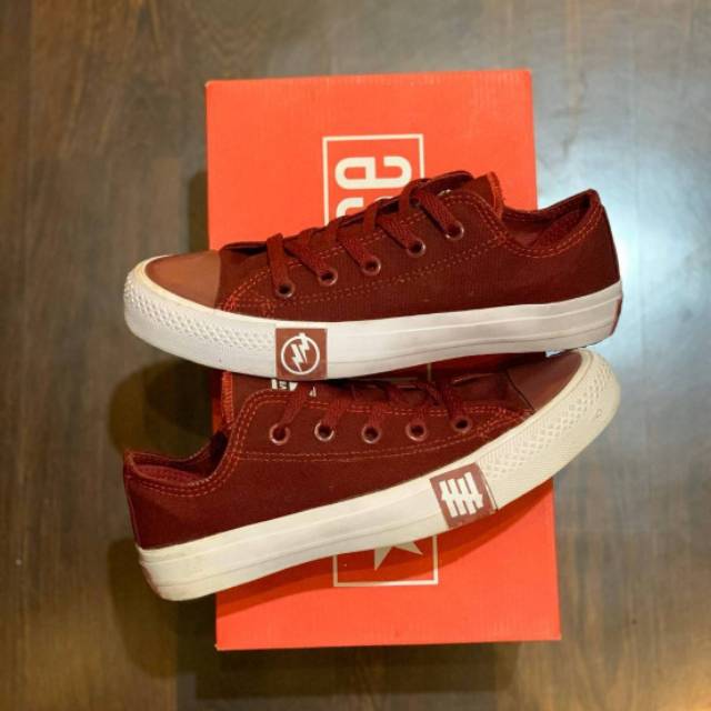 CONVERSE UNDEFEATED