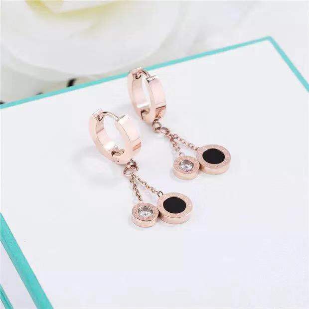 Anting wanita titanium lapis emas model angka romawi - 025#-4