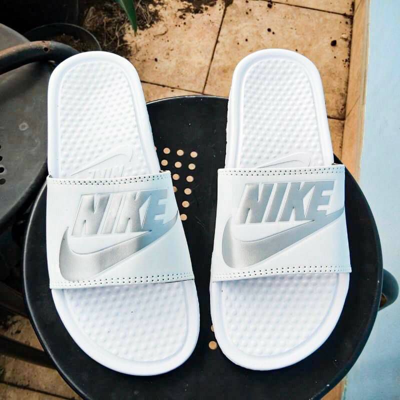 Terbaru! Sandal Pria Nike Benassi Swoosh, Sandal Slide Nike FLIP Flop Benassi, Sandal nike putih