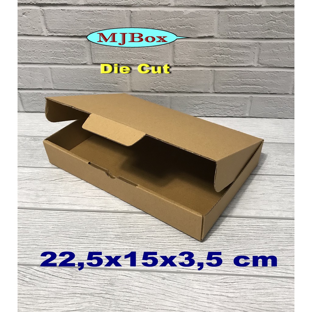 

Kardus 22,5 x 15 x 3,5 cm...... Die Cut ( untuk pembelian di atas 10 pcs harga lebih murah )