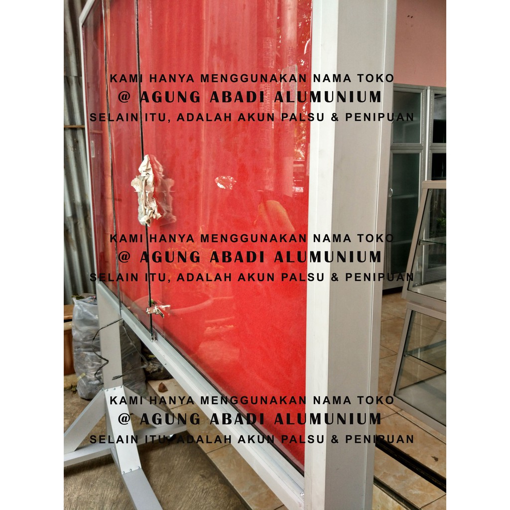 Mading Kaca / Papan Pengumuman Alumunium Standing