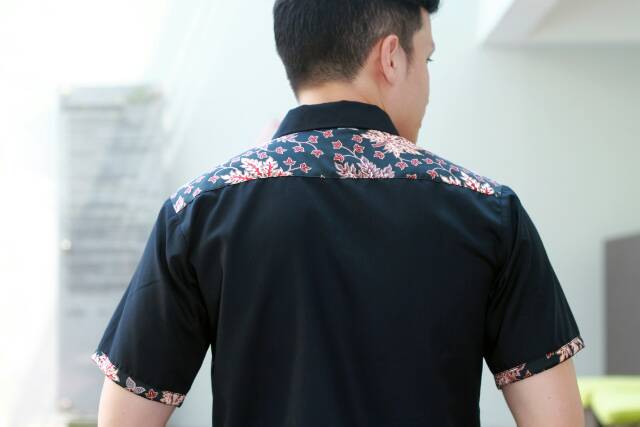 Loyal Kemeja Hem Batik Hitam Modern Pria M L XL XXL