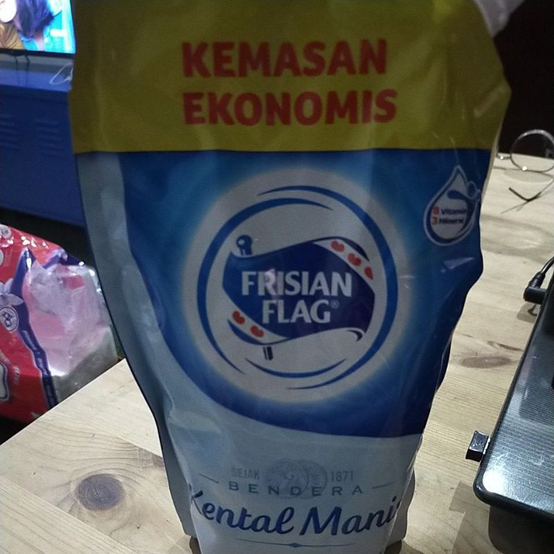 

Susu Bendera Pouch