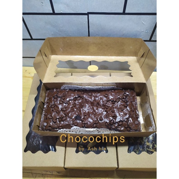 

Fudgy Brownies Shiny topping Chocochips 20x10