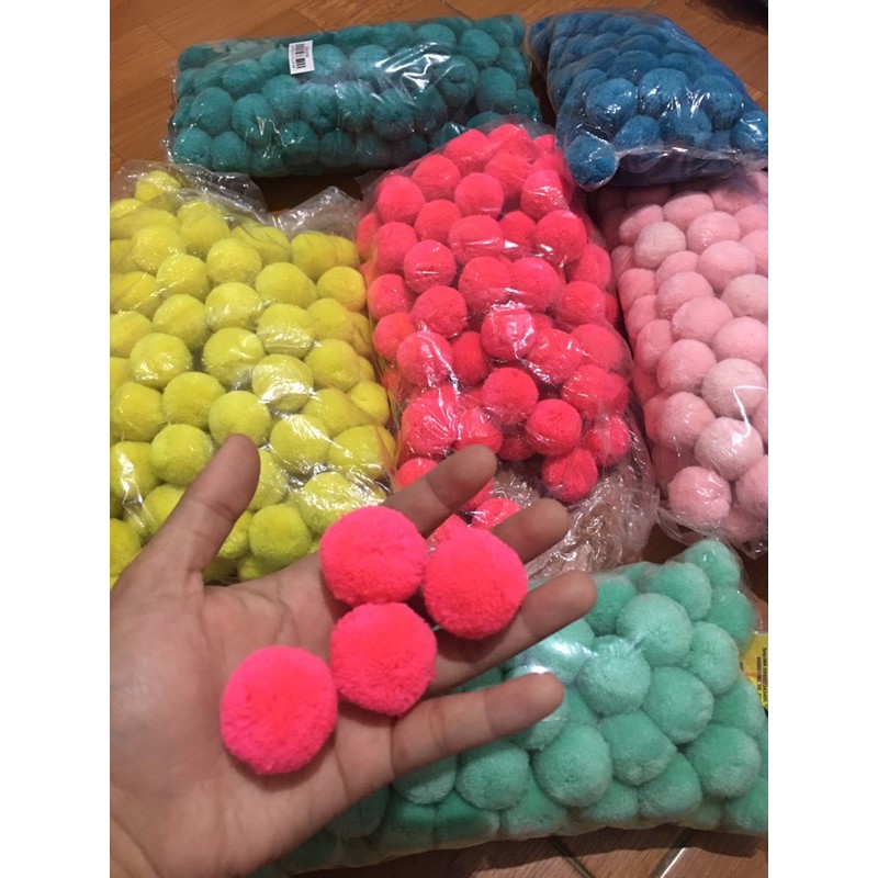 pompom bola halus, boneka bola, serba serbi boneka bulat kecil, 1,5 cm accesories cendera mata