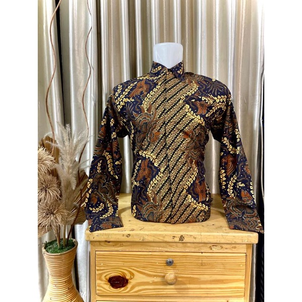 KEMEJA BATIK PRIA LENGAN PANJANG/KEMEJA BATIK SERAGAM PESTA/KEMEJA SERAGAM COUPLE/KEMEJA BATIK SERAGAM KONDANGAN/KEMEJA BATIK MURAH MERIAH/KEMEJA BATIK MEWAH SEKALI/BATIK PRIA/KEMEJA PRIA LENGAN PANJANG/KEMEJA BATIK PRIA/KEMEJA LENGAN PANJANG