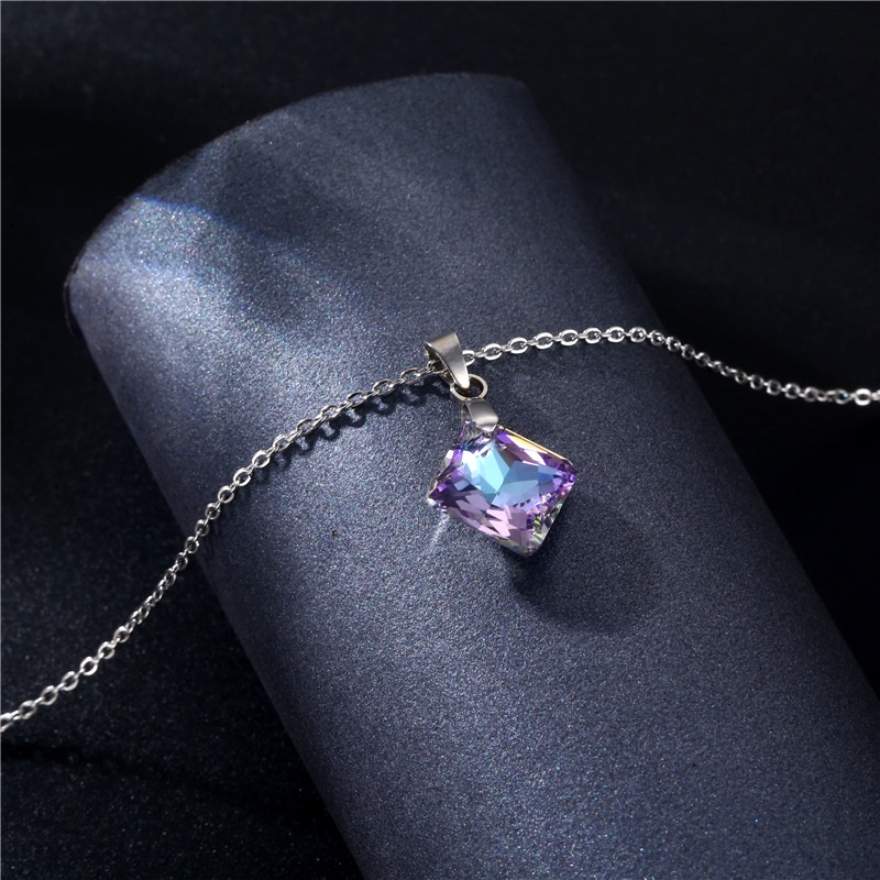 Segar dan bergaya square liontin stainless steel geometris kalung pendek wanita sederhana K9 Crystal