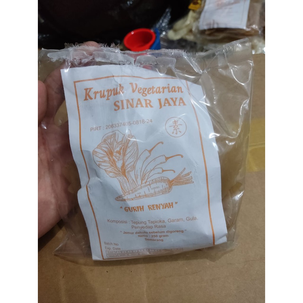 

Kerupuk / Krupuk udang Vegetarian Sinar Jaya 250Gr