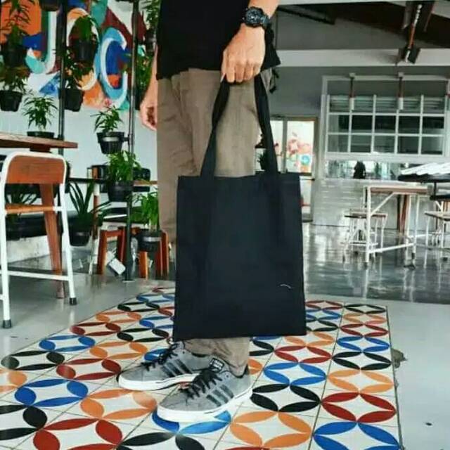 Totebag kanvas /totebag kanvas polos hitam murah