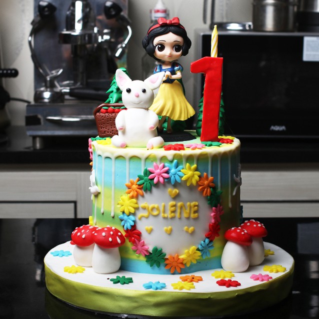 

Kue Ulang Tahun Snow White / Snowhite (16 cm) MOHON BACA KETERANGAN