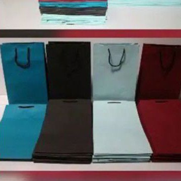 

Paperbag/tas kertas ukuran 30x10x35 dg kertas warna Dove polosan hrg 90000/12tas