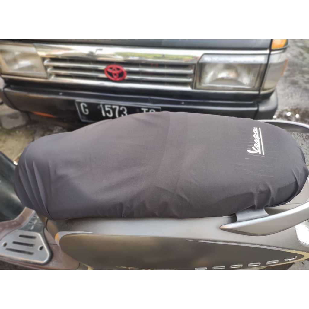 Cover Jok Motor Vespa Waterproof / Sarung jok Motor vespa