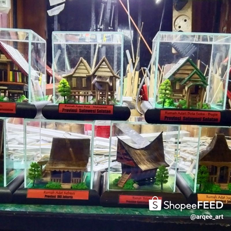 Miniatur Rumah Adat Indonesia ( natural )