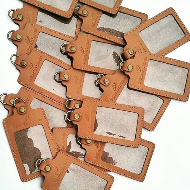 

Leather Name Tag Cokelat