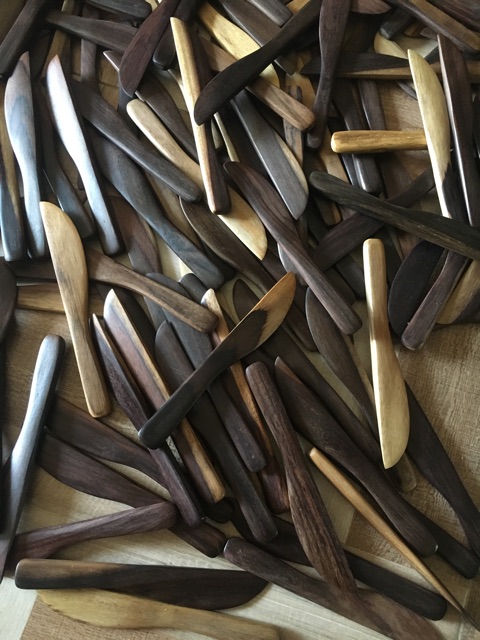 Cutlery set (Sendok, garpu dan pisau kayu  1 set)