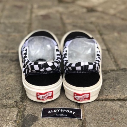 SEPATU VANS SLIPON CHEKER OG BLACK WHITE PREMIUM CHINA. SNEAKERS PRIA SEPATU SLIPON PRIA IMPORT.