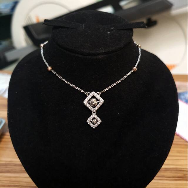 Kalung ethnic persegi