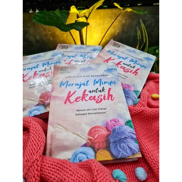 Buku Merajut Mimpi Untuk Kekasih oleh Ust Syafiq Riza Basalamah