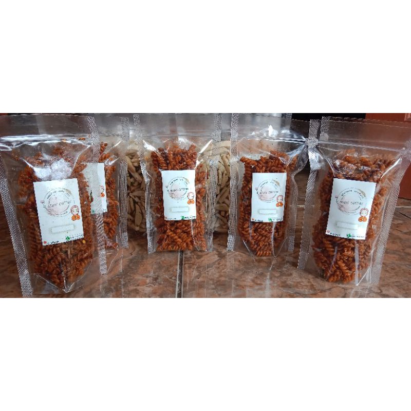 

Makaroni Spiral pedas daun jeruk Original 250gram