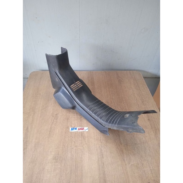 cover legshield tengah Grand Legenda bekas original