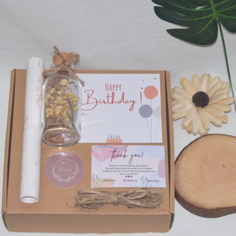

Paket lengkap Hampers (dus dan perintilannya)