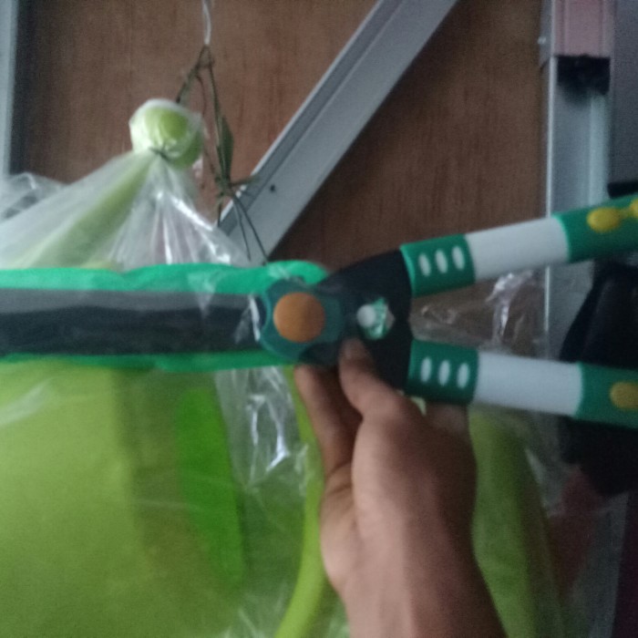 

gunting pangkas daun sedang