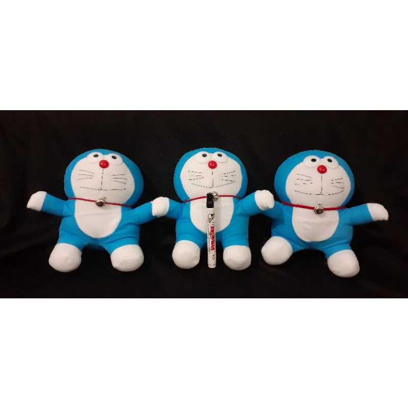 boneka doraemon