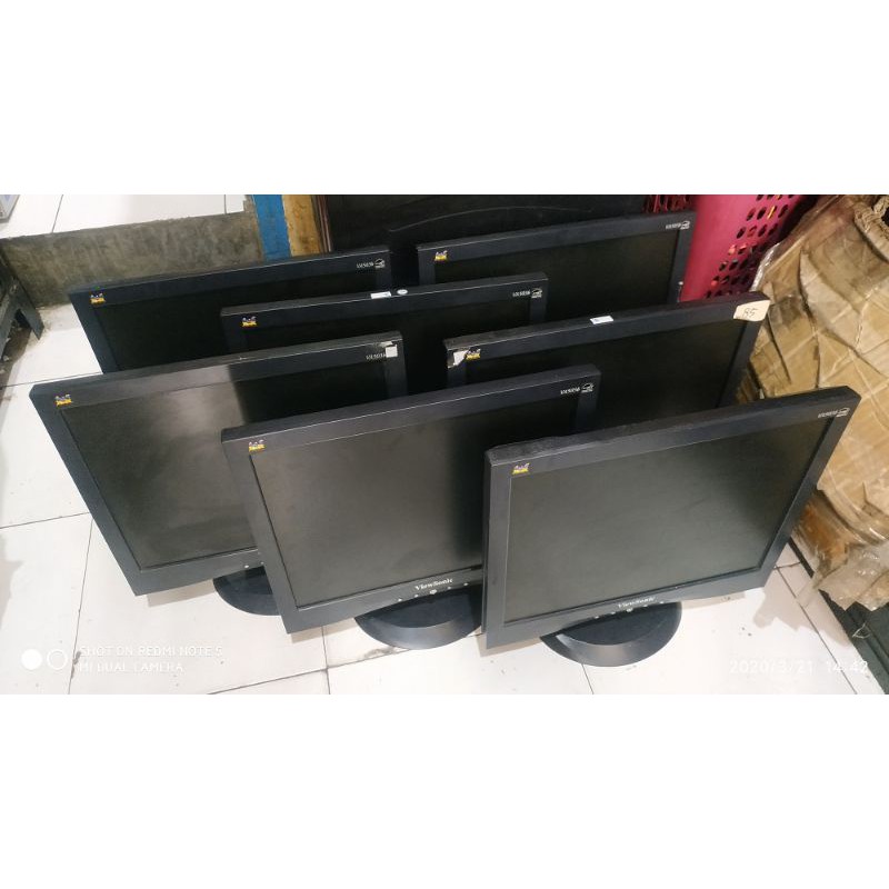 LCD monitor 17&quot; Kotak Normal