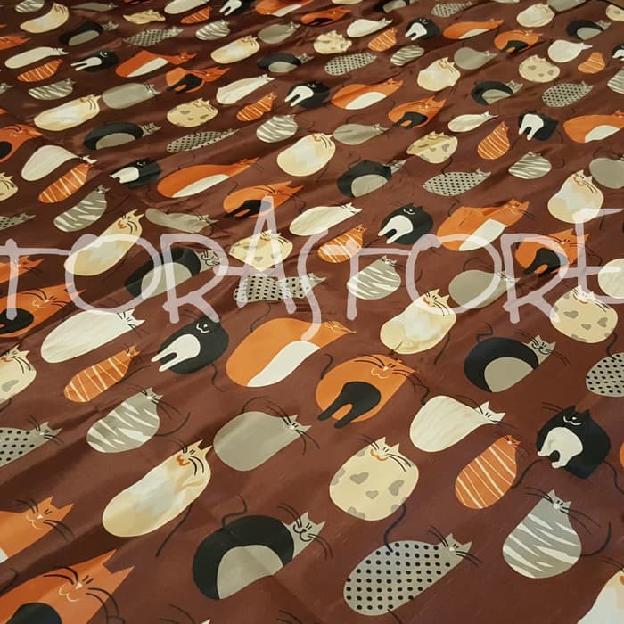 Tikar Lipat Mikrosatin Waterproof / Motif Kucing