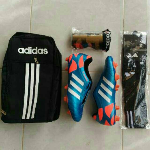 PAKET KOMLIT SEPATU BOLA ADIDAS QUESTRA 11