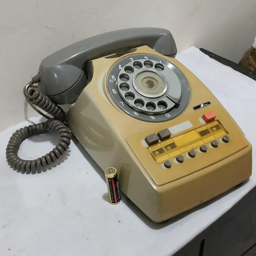 Pajangan Telepon Japan lawas