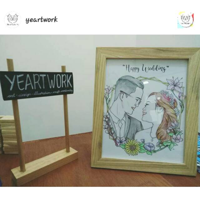 

Sketsa Wajah + Bingkai . Dilukis langsung oleh profesional bebas custom sesuai keinginan