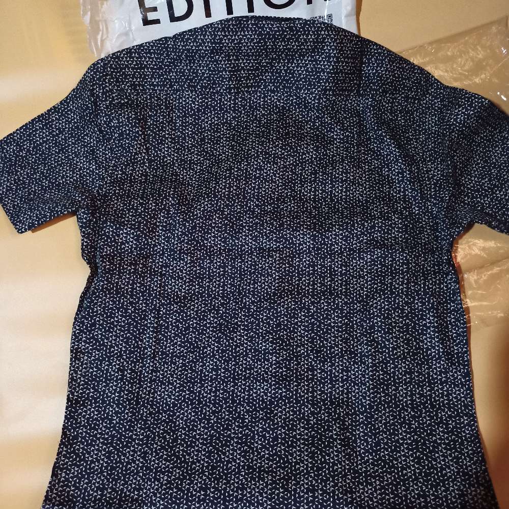 Edition Mens Ess20 Kemeja Batik Short Sleeve Woven Shirt