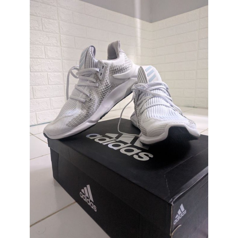 adidas RUNNING Sepatu Edge XT Pria Putih