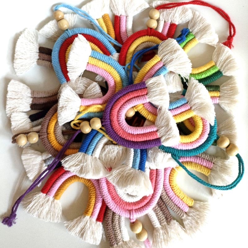 gantungan pelangi untuk tas jali