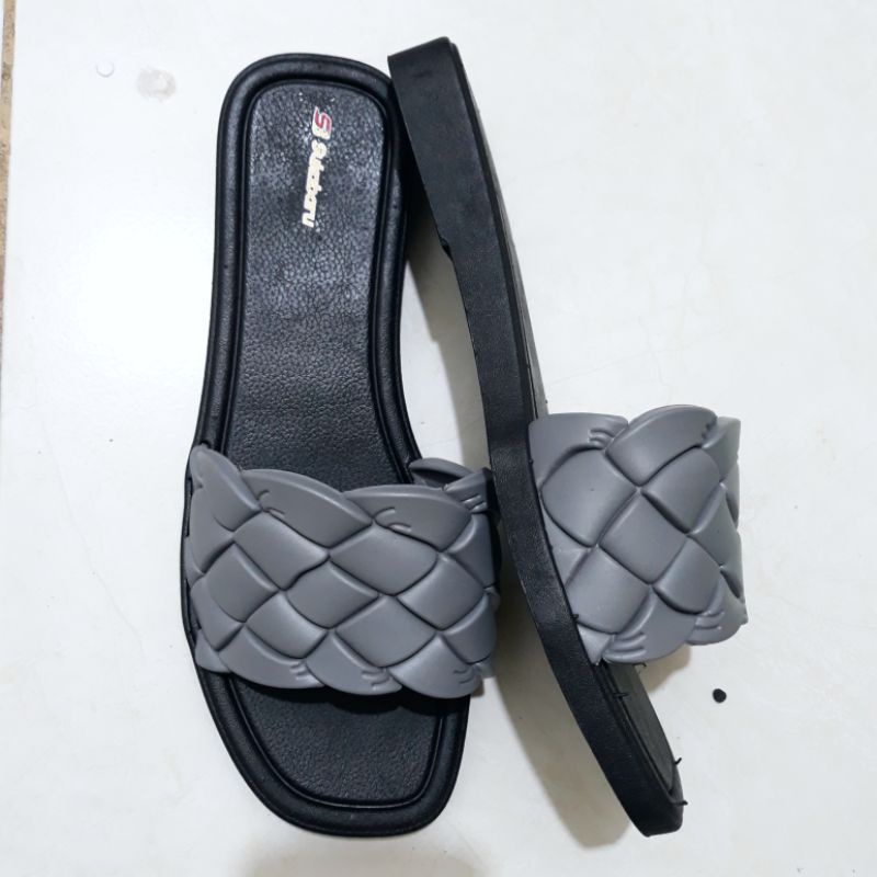 GISEL Original Sandal Boloni Wanita Slop Karet Jelly Sendal Fashion Santai Flat Murah Selop Motif Korea Kepang Anyaman Slip On Mirela Import Kokop Premio Cewek Perempuan Lentur Empuk Murah Cantik dan Nyaman