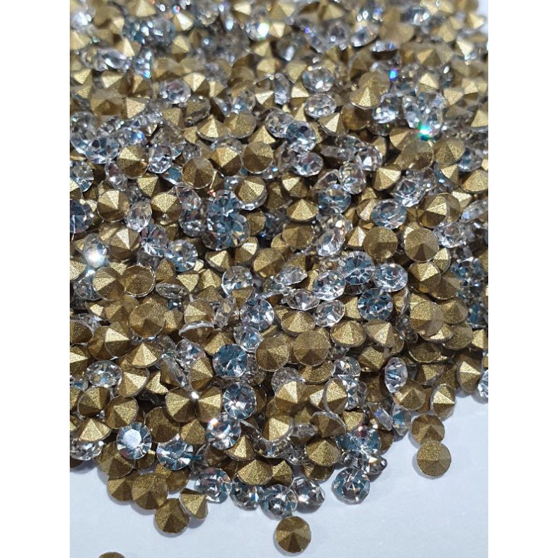 

Permata Tempel SS 30 Round Warna putih Rhinestone 1 pak isi 2 Gross