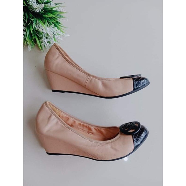 preloved staccato wedges nude color size 40