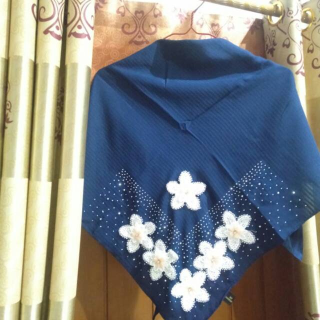 Jilbab segi empat fashion scarf bunga kombinasi payet