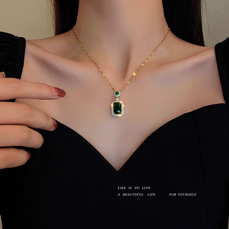 3pcs / Set Kalung + Anting Tusuk Retro Simple Mewah Dengan Emerald Untuk Wanita