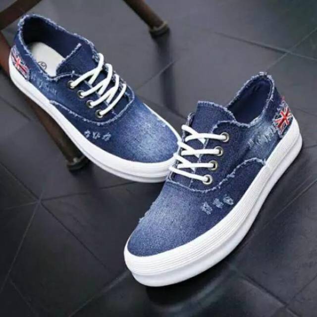 Sepatu wanita  KETS LEVIS