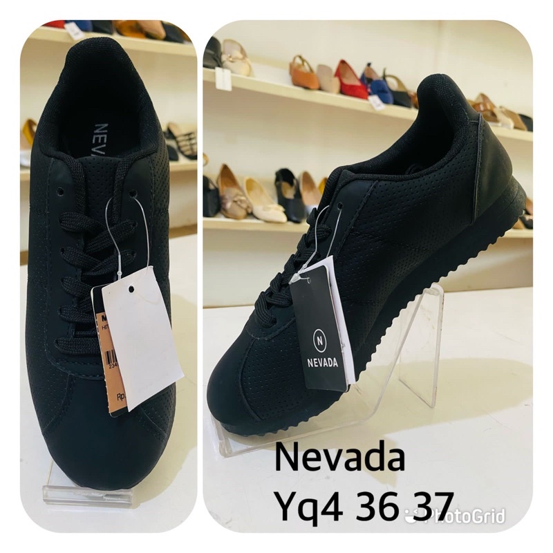 Sepatu Nevada Yq4 Hitam