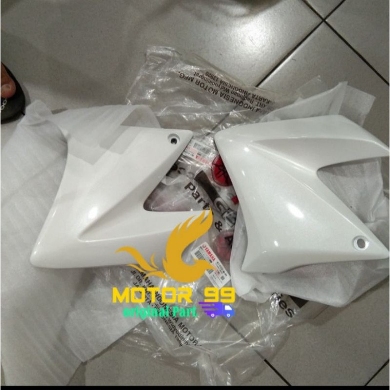 Sayap tengki set Vixion putih old ori ygp