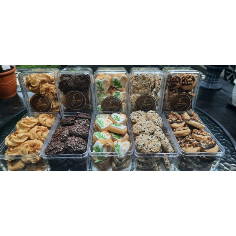 

Kue Kering Premium, Kue Kering Lebaran, Kue Kering Wysman , Kue Kering Kekinian
