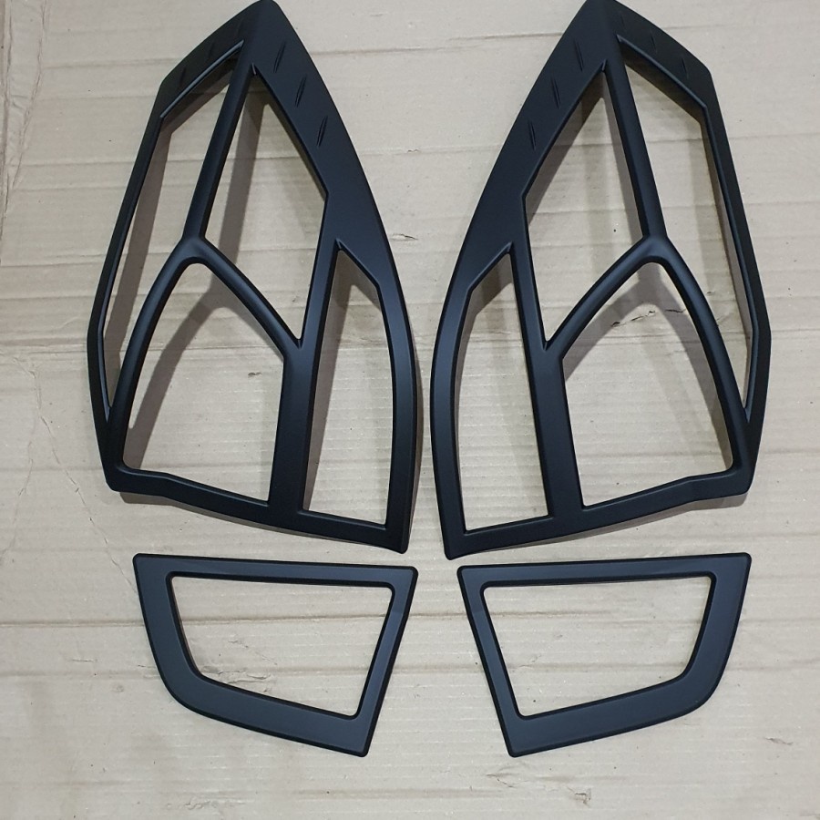 Garnish lampu hitam doff lampu belakang mobilio 2014-2019