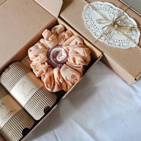 

[KODE BARANG 510] GIFT BOX HAMPERS / HAMPERS HIJAB / HAMPERS WEDDING /HAMPERS BIRTHDAY / PARCEL LEBA